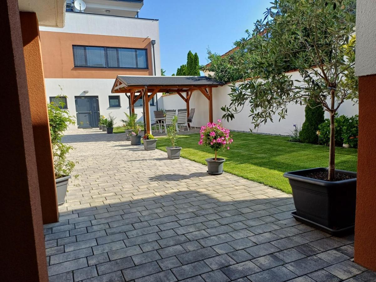 Penthouse Griemann 2 Fuer Max 4 Personen Mit Eigener Grosser Dachterrasse Zum Relaxen! Illmitz Extérieur photo