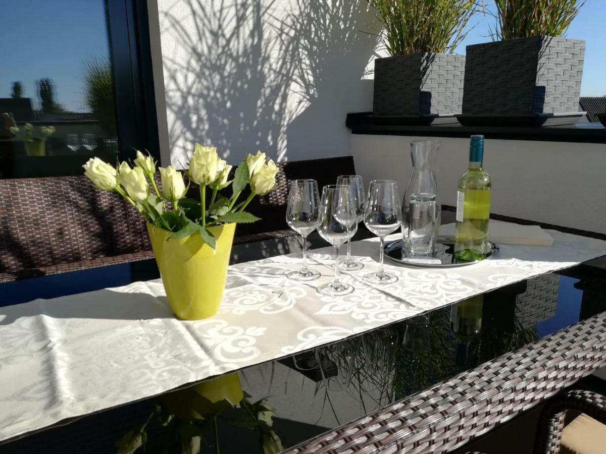 Penthouse Griemann 2 Fuer Max 4 Personen Mit Eigener Grosser Dachterrasse Zum Relaxen! Illmitz Extérieur photo